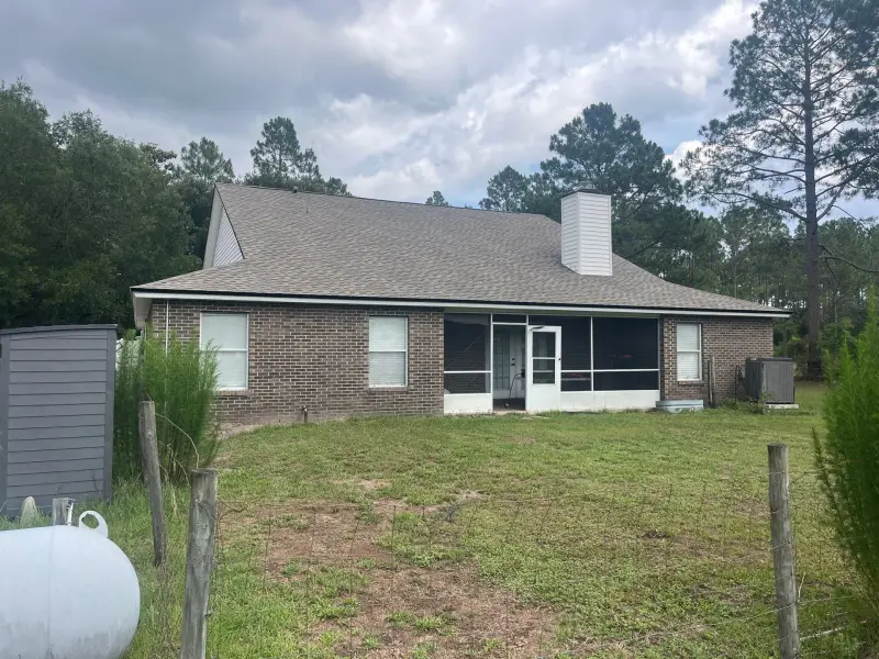 Completed architectural shingle roof on brick ranch home — Jacksonville, FL